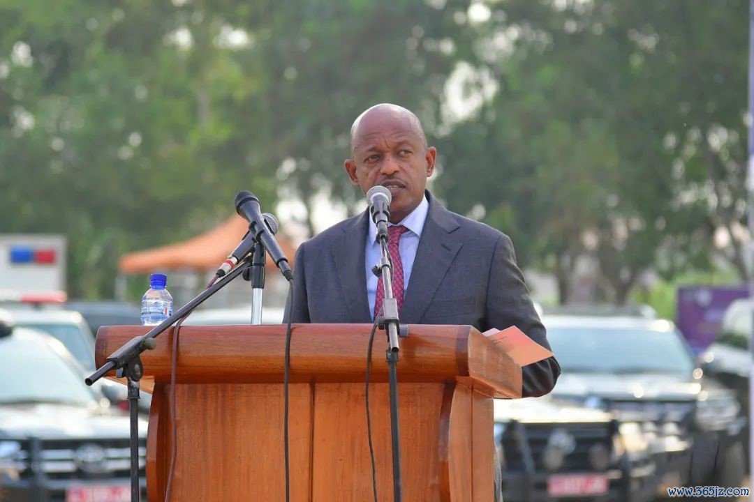 刚果(金)国务部长兼基础设施和公共工程部长穆武尼在开工仪式上致辞